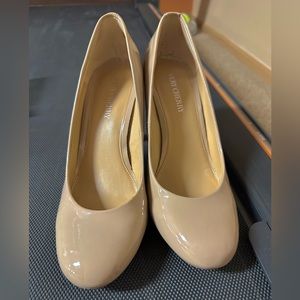 Very Cherry Beige Pump